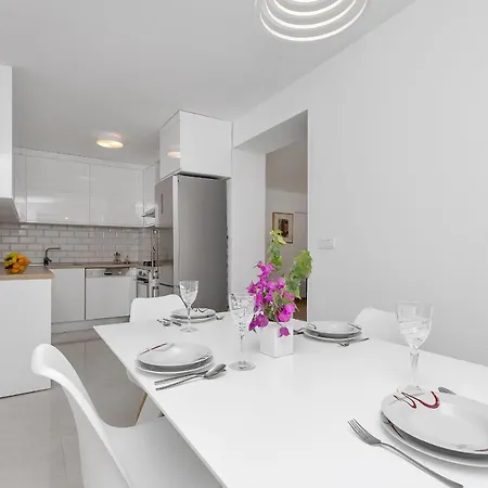 Lara Apartment